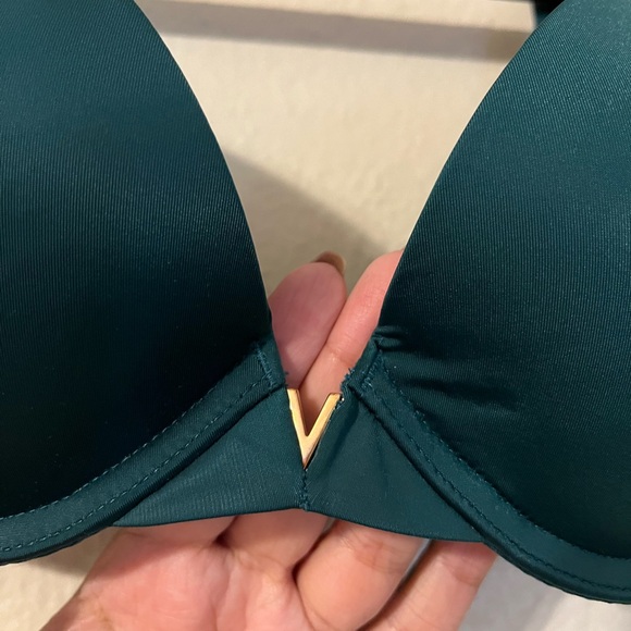 NWOT Victoria’s Secret Push-Up Plunge Bra 34B - Picture 2 of 6